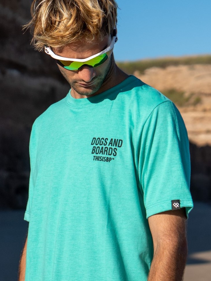 REMERA MANGA CORTA - DOGS & BOARDS
