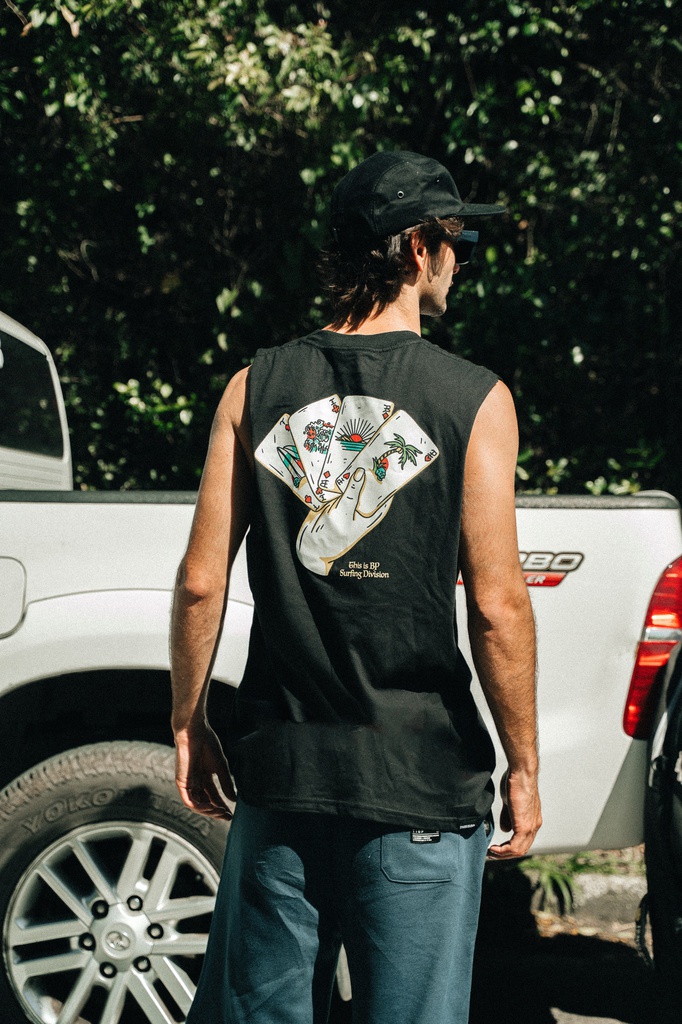 REMERA SIN MANGA RELAXED FIT - POKER ARMEL