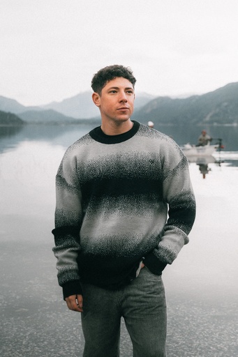 [081215053] SWEATER - GRADIENT CIELO