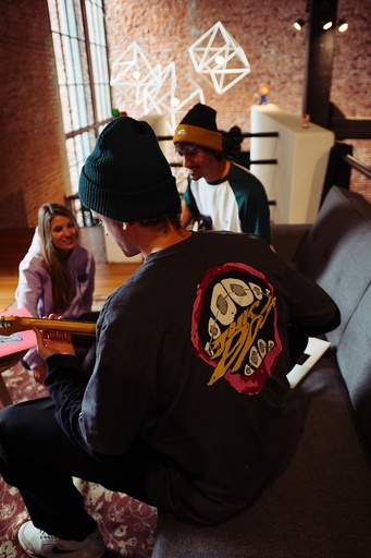 [103215022] REMERA MANGA LARGA RELAXED FIT - BRACKETS